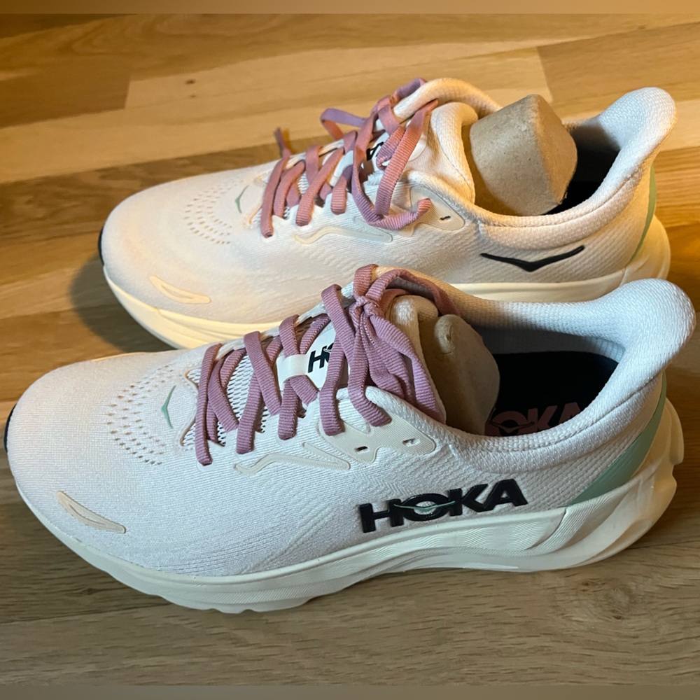 Hoka Arahi 8 Women's Running Shoes, 8 D Wide, Rose Cream/Alabaster NEW IN BOX